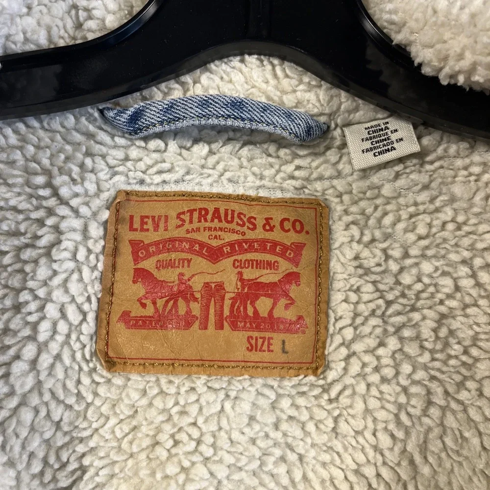 Levi's Vintage Trucker Jacket Men's L Distressed Light Wash Denim Sherpa Lined - Picture 4 of 12